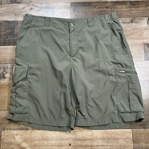 Columbia Men’s Size 36 Cargo Shorts Olive Green 10 Inch Inseam Sun Protection - Picture 1 of 11